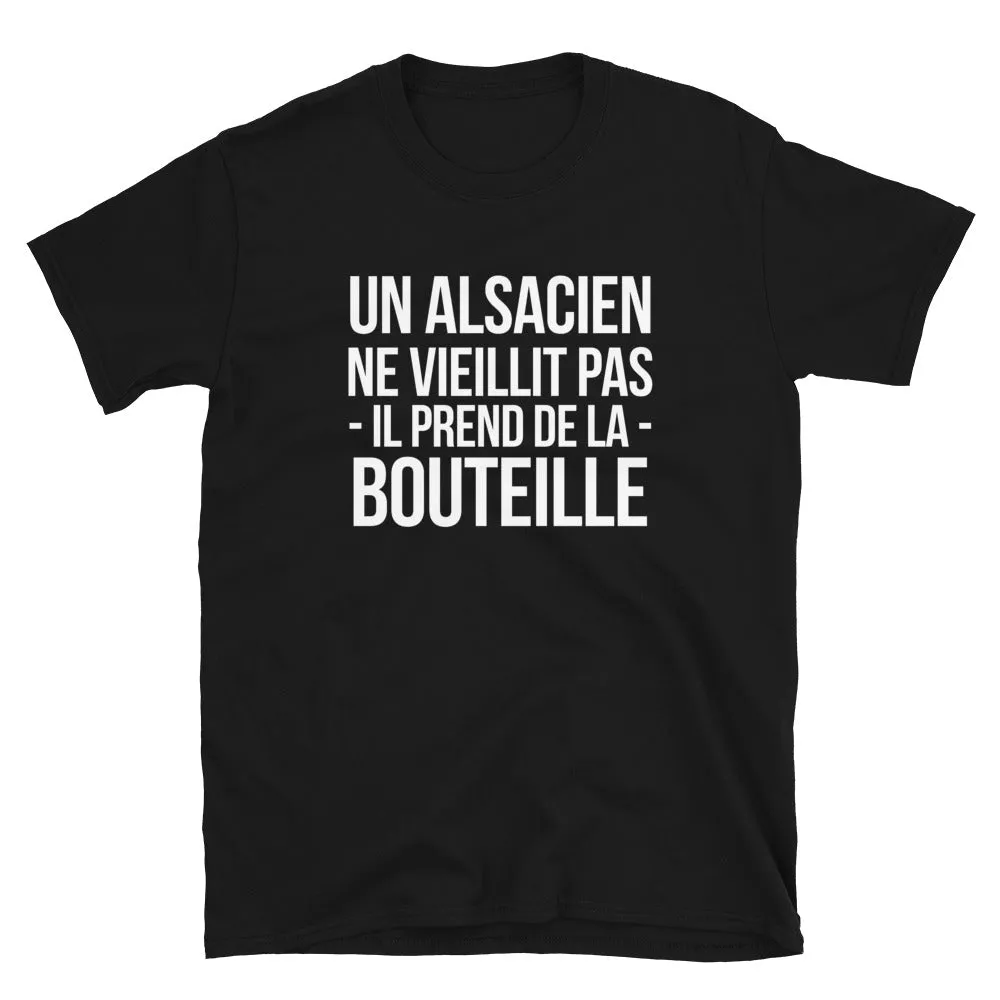 Alsacien ne vieillit pas - Bouteille - T-shirt Standard