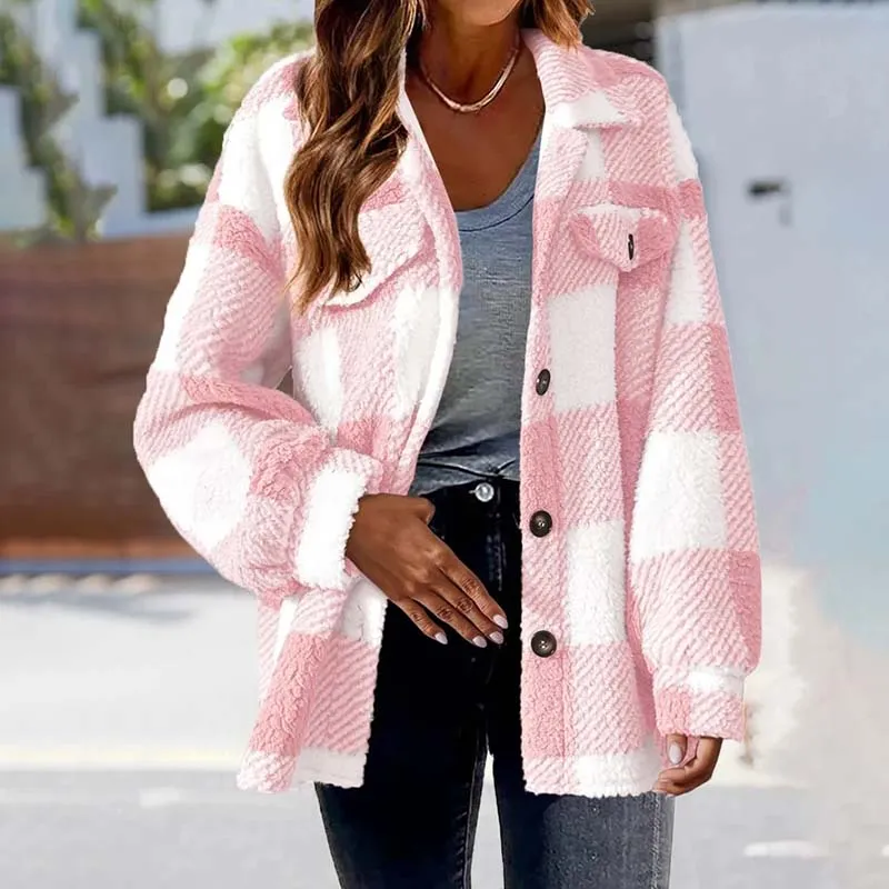 Manteau à carreaux moderne : classique et décontracté